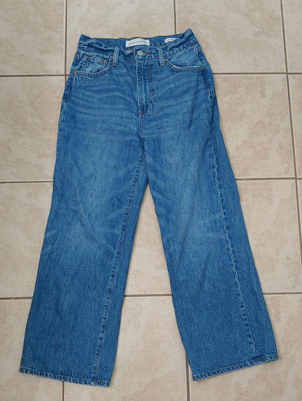 Aritzia Denim Forum Farrah Jeans Women's 24 Hi-Rise Wide Leg Cropped Pants